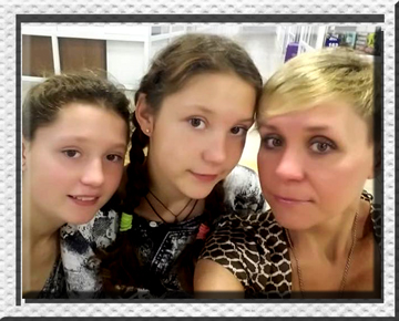 Natalia Nechitailo and her daughter. AUTOCLUB AFONDER www.afonder.com