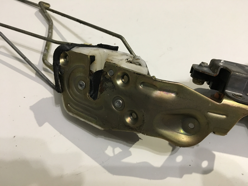 Замок дверной водительский. MITSUBISHI SIGMA 3.0 V6-24(DOHC/4WS).  Украина Україна Ukraine. www.afonder.com
