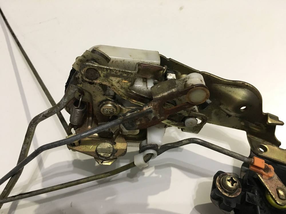 Замок дверной водительский. MITSUBISHI SIGMA 3.0 V6-24(DOHC/4WS).  Украина Україна Ukraine. www.afonder.com