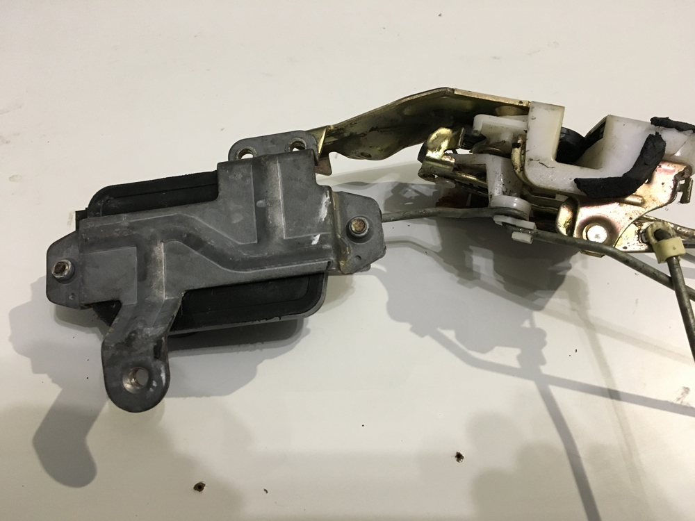 Замок дверной водительский. MITSUBISHI SIGMA 3.0 V6-24(DOHC/4WS).  Украина Україна Ukraine. www.afonder.com