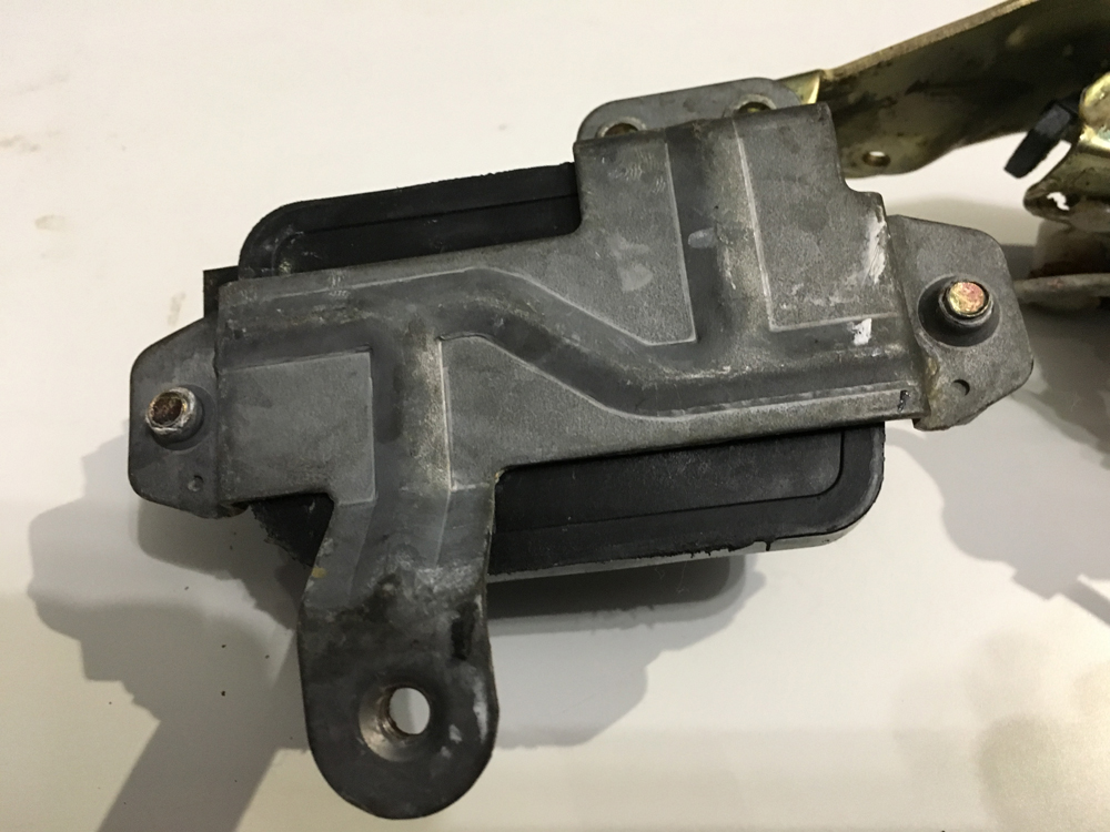 Замок дверной водительский. MITSUBISHI SIGMA 3.0 V6-24(DOHC/4WS).  Украина Україна Ukraine. www.afonder.com