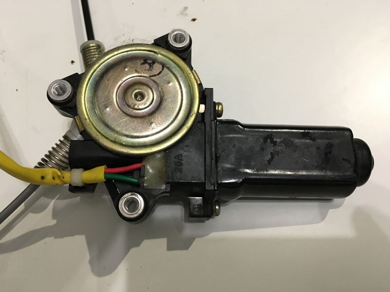 Стеклоподъемник электрический левый, передней водительской двери. MITSUBISHI SIGMA 3.0 V6-24(DOHC/4WS).  Украина Україна Ukraine. www.afonder.com