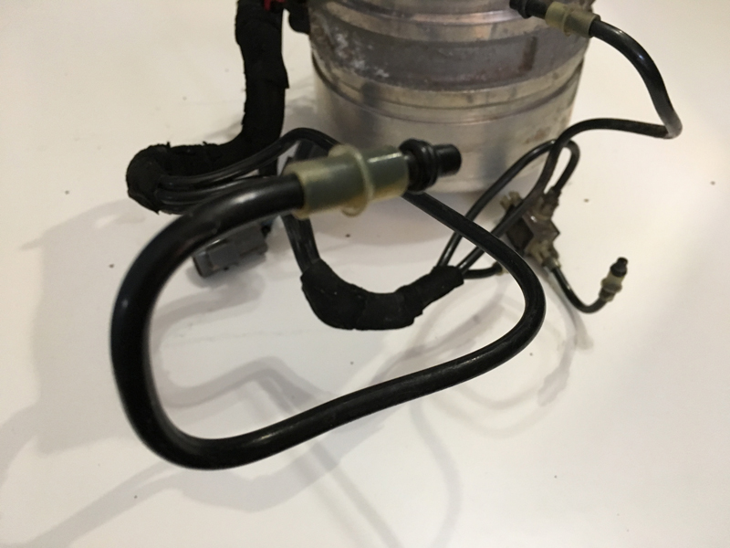 Баллон для воздуха пневмоподвески. MITSUBISHI SIGMA 3.0 V6-24(DOHC/4WS).  Украина Україна Ukraine. www.afonder.com