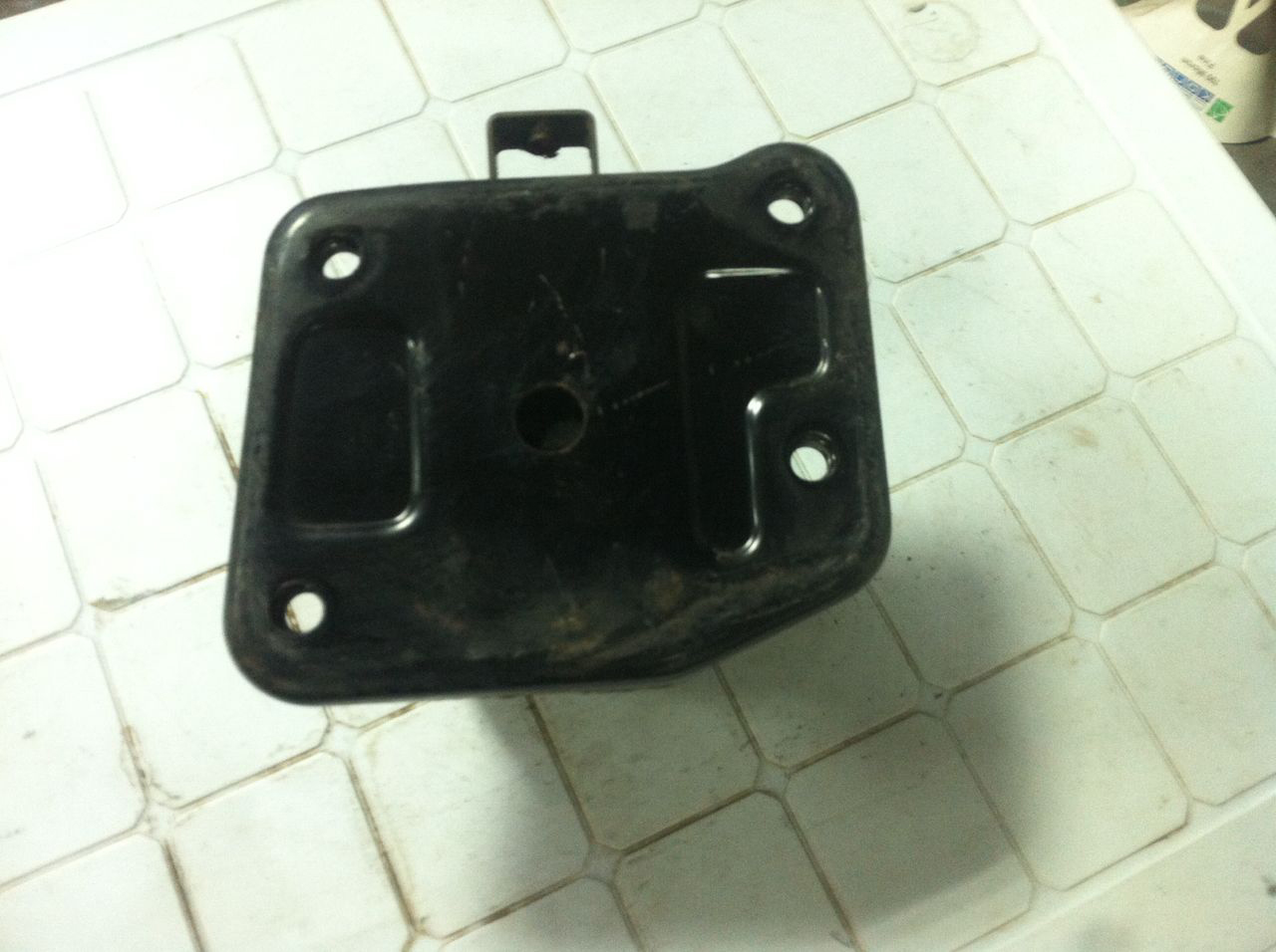 Подушка КПП (автомат коробки) двигателя левая MB581767. MITSUBISHI SIGMA 3.0 V6-24(DOHC/4WS).   Украина Україна Ukraine. www.afonder.com