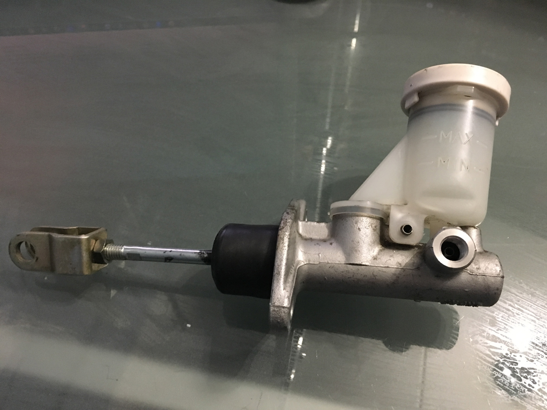 Главный цилиндр сцепления MB 555400. MITSUBISHI SIGMA 3.0 V6-24(DOHC/4WS).  Украина Україна Ukraine. www.afonder.com
