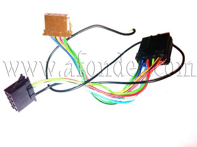 Mitsubishi Carisma. Переходник на подключение магнитафона. Б/У.