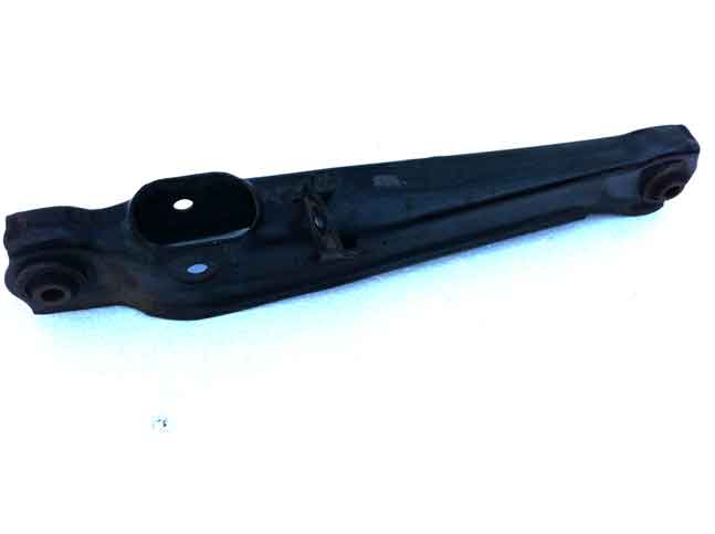 Mitsubishi Carisma. MR171308. Рычаг задний поперечный правый. Б/У.