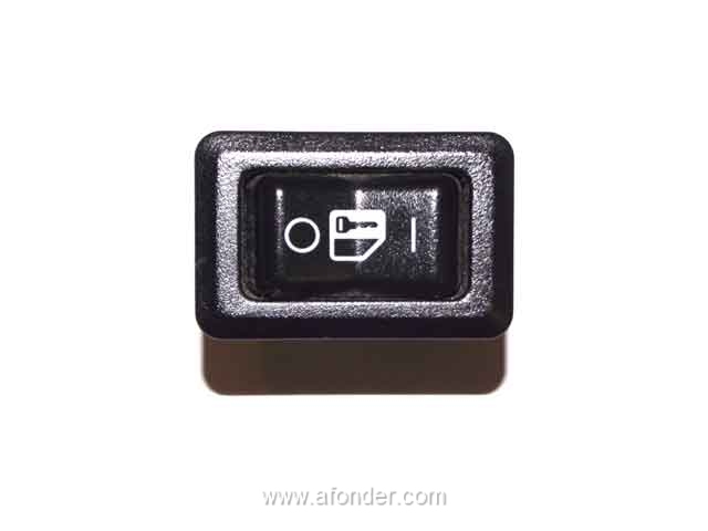 Mitsubishi Carisma. MR366925. Кноплка блокировки замков дверей, расположена на подлокотнике. Б/У.