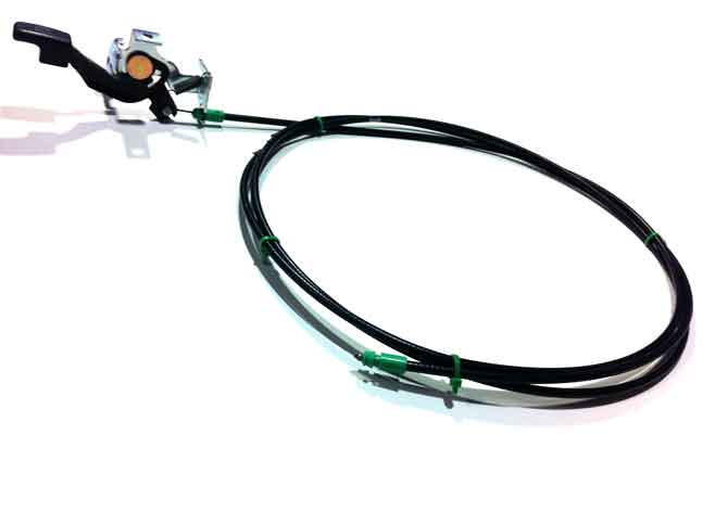 Mitsubishi Carisma. MR100901. MR910829. Трос лючка бензобака. Б/У.